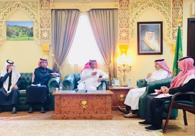محافظ محافظة المندق يستقبل مدير المركز الإعلامي بالمحافظة وجميع الأعضاء