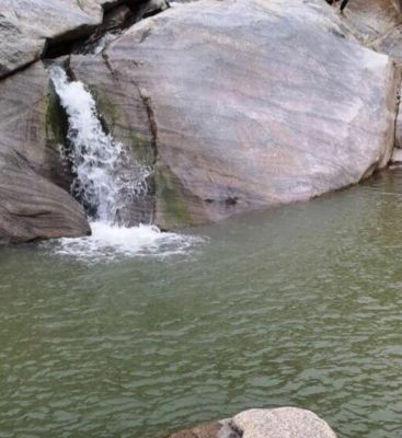 وفاة شاب غرقاً أثناء تنزهه بتجمّع مياه صخري بـ”خرار مكة”