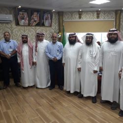 محافظ صبيا يؤدي صلاة الميت على الشهيد العريف مكحّل