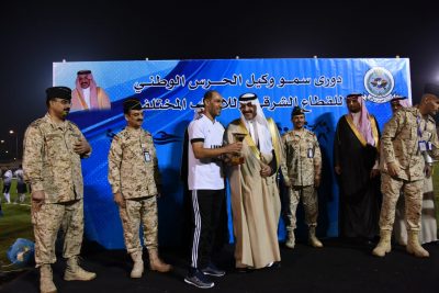 الامير مشعل بن بدر يتوج كتيبة مكافحة الشغب بكأس سموه