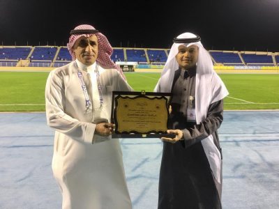 الحليان يكرم مدير المدينة الرياضة بالاحساء لجهوده