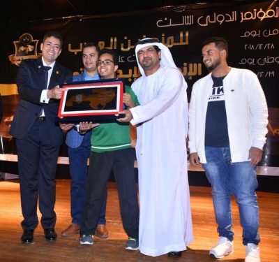 المنجزين العرب تكرم البطل ” حسام محنشي ” في مجال السباحة