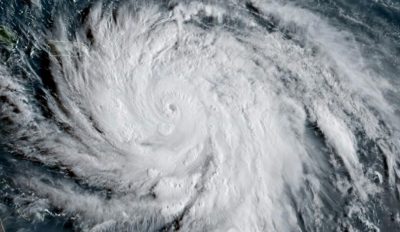 الإعصار أوين يهدد السواحل الأسترالية الشمالية
