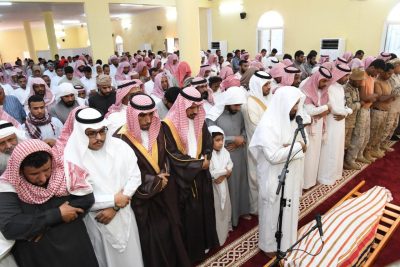 وكيل إمارة منطقة جازان للحقوق يؤدي صلاة الميت على شهيد الواجب مجرد
