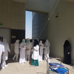 طلاب كلية ابن سينا الطبية يقيمون فعالية “العبئ الخفي” بمول العرب