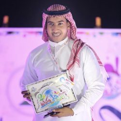 ضمن مبادرة “منافع” عبدالملك بن مروان الابتدائي والتحفيظ يوزع حقيبة المعتمر لقاصدي العمرة