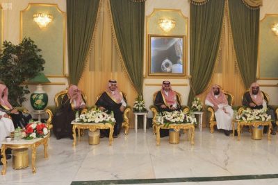 أمير منطقة مكة المكرمة بالنيابة يزور الشيخ السديس