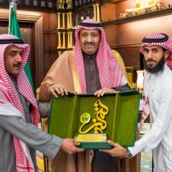 أمير الباحة يقدم تعازيه للاستاذ مهدي حسن الكناني