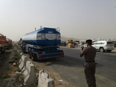تنظيم وقوف ناقلات مياه الصرف الصحي وناقلات بيع الأعلاف بمكة بمشاركة الجهات الأمنية