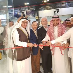 الدكتور : طلال بن عبدالله الشريف يحتفل بتخرج إبنه الطبيب همام من كليه الطب بالطائف