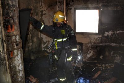 حريق بناية مشرفة بجدة يتسبب في إصابة خمسيني وإخلى البناية من قاطنيها