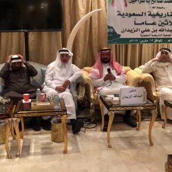 أمير الباحة يكرم عدداً من ضباط وأفراد الشرطة لتفانيهم في الكشف عن قضايا أمنية مهمة