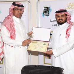 إدارة ولاعبي نادي الوحدة في زيارة لمركز الخياط الخيري لغسيل الكلي