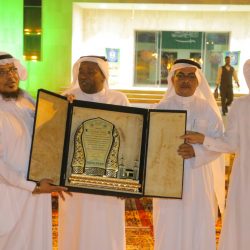 رئيس بلدية القوز يُكرم “الفقيه” لحصوله على المركز الأول في مسابقة خادم الحرمين الشريفين  رئيس بلدية القوز يُكرم “الفقيه” لحصوله على المركز الأول في مسابقة خادم الحرمين الشريفين