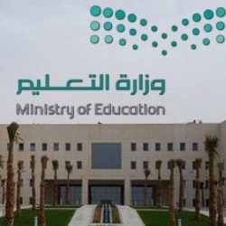 أمير جازان يكرم مدير عام فرع الهلال الاحمر بالمنطقة