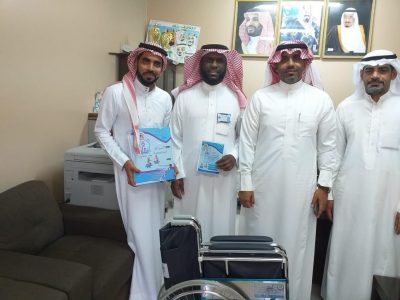 بحضور ” التركي ” ابتدائية الدالوة تطلق مبادرة الكرسي المتحرك