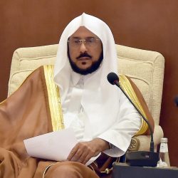 عميد شؤون الطلاب بجامعة أم القرى يكرم مستشار النادي الثقافي