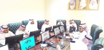 محافظ فيفا يناقش مشاريع الإسكان التنموي