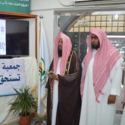 محافظ فيفا يناقش مشاريع الإسكان التنموي