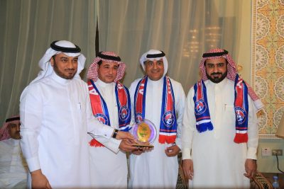 الدكتور الحويجي يكرم نادي العداله