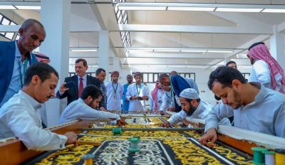 الوفد الإعلامي المشارك في قمم مكة المكرمة في زيارة لمجمع الملك عبدالعزيز لكسوة الكعبة المشرفة ومعرض عمارة الحرمين
