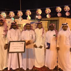 محافظ الدرب يزور مستشفى الدرب ويكرم أصدقاء المرضى