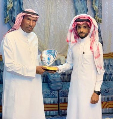 نادي المملكة الرياضي بعنيكر يُكرم السميري