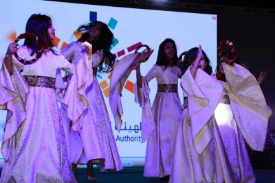 أعضاء من هيئة السياحة والترفية بزيارة تفقدية لمهرجان الفنون بالسيل الصغير