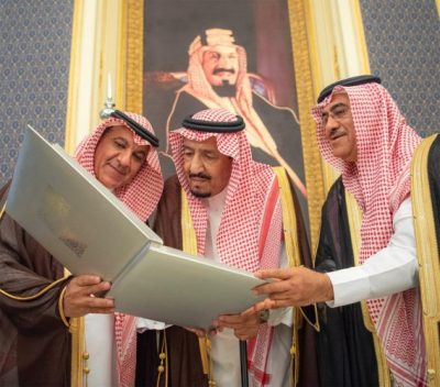 خادم الحرمين الشريفين يستقبل وزير الإعلام ورؤساء الهيئات الإعلامية ورؤساء تحرير الصحف والكتاب