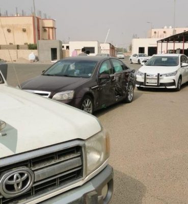 القبض على سائق متهور تسبب في إصابة 4 أشخاص وتضرر عدة مركبات