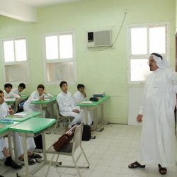 التدريب على قص الشعر بنادي المتوسطة الثانية