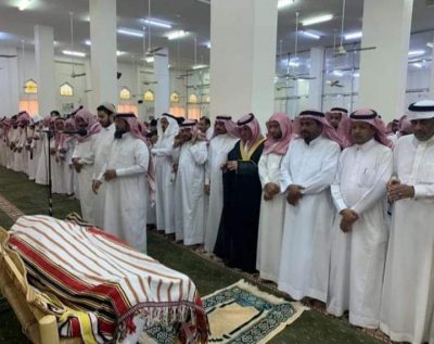 نائب محافظ محافظة ضمد يتقدم المصلين على الفقيد خالد أبو طالب معافا