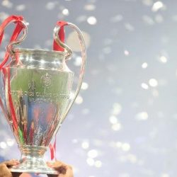 فان دايك يتفوق على ميسي ورونالدو ويحرز جائزة أفضل لاعب في أوروبا