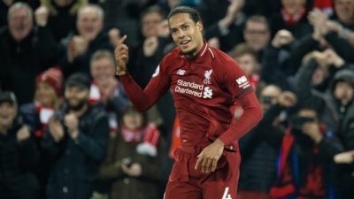 فان دايك يتفوق على ميسي ورونالدو ويحرز جائزة أفضل لاعب في أوروبا