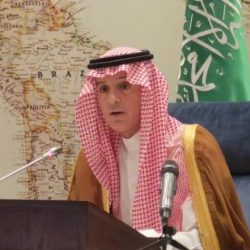 الجاليات يؤدون العرضة بطريقتهم الخاصة احتفالًا باليوم الوطني