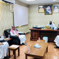 مدير مستشفى جازان العام يكرم عدداً من الموظفين المتميزين
