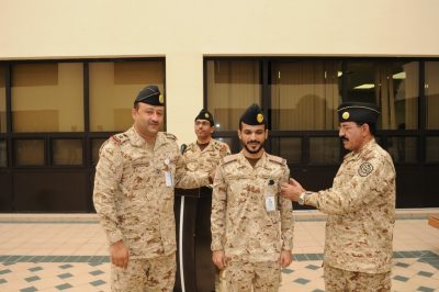 اللواء العنزي يقلد عدداً من أفراد الحرس الوطني بالقطاع الغربي رتبهم الجديدة