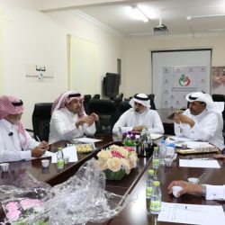 محافظ الدرب يقف على حريق كلية البنات ويلتقي العميدة