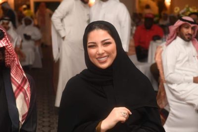 الفنانة سلطانة تشعل مسرح الحمراء برائعة غطرفي يابنت السعودية
