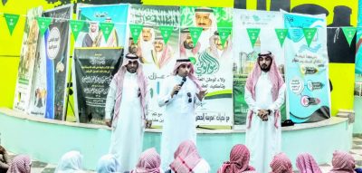 قائد متوسطة عثمان بن عفان بضمد يجتمع بالطلاب في المدرسة