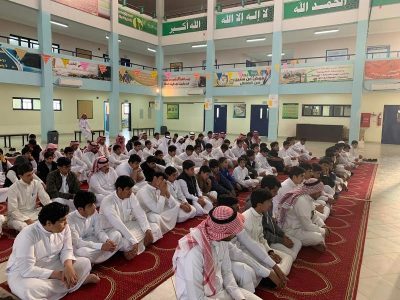 منسوبو الخندق يؤدون صلاة الاستسقاء