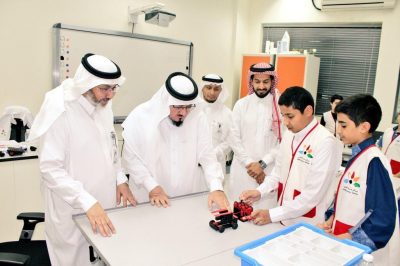 اكثر من 400 طالب وطالبة و 55 معلماً ومعلمة ينشرون ثقافة STEM بمركز جدة العلمي