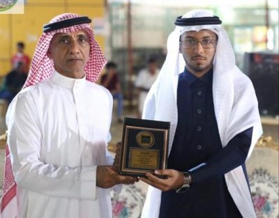 إدارة نادي نجم الحويرس الرياضي بالقنفذة تكرم صحيفة “خبر عاجل”