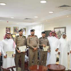 أمير القصيم يحفز لاعبي الأخضر خلال حضوره مباراة المنتخب السعودي مع سنغافورة ضمن التصفيات المؤهلة لكأس العالم 2022 والمقامة بمدينة بريدة