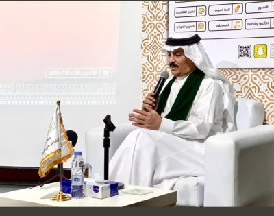 شاعر الحزم “علي السالمي” يشعل مسرح جمعية الثقافة والفنون في جدة