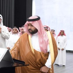 نواف يضيء منزل محمد القرشي