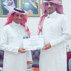 أمين جدة يلتقي بأهالي حي الحرازات ويستمع لمطالبهم