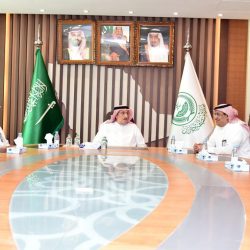 محافظ صبيا ” الداود ” يجتمع بمدير عام فرع الطرق بجازان