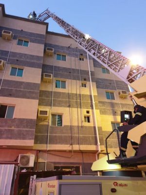 إصابة امرأة وطفلة واحتجاز 7 أشخاص جراء حريق في شقة بـ”أبوعريش”