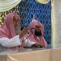 سمو أمير منطقة جازان يكرم مدير تعليم صبيا “الحازمي”